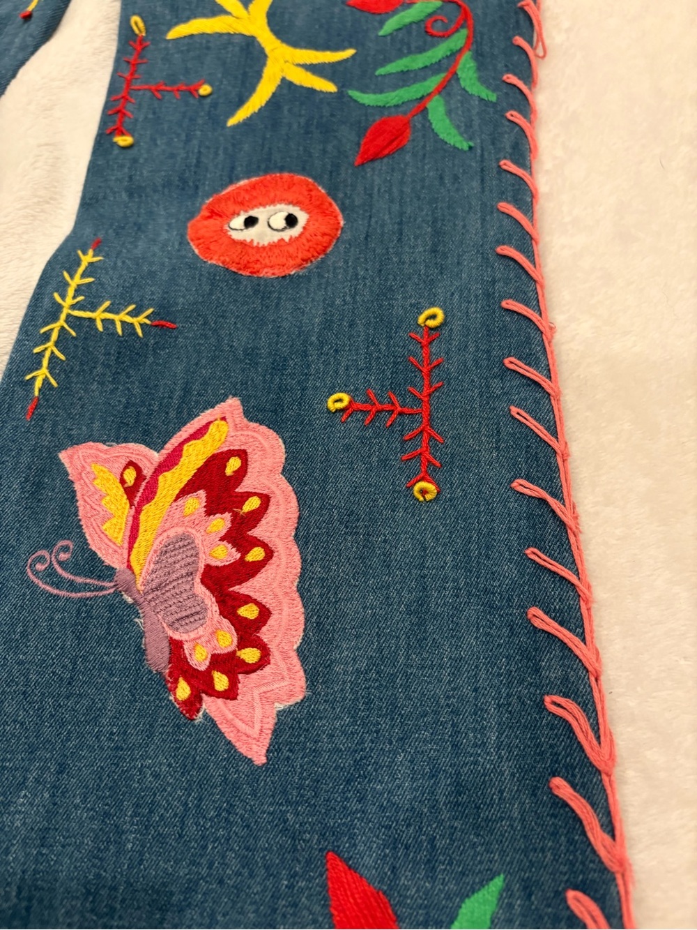 Alice + Olivia Embroidered Flare Jeans Boho Elephant Butterfly Floral Raw Hem - - Picture 11 of 16